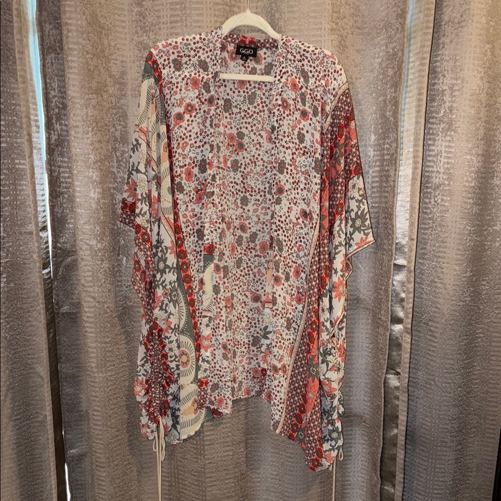 GiGiO Floral Patchwork Boho Kimono in Red, Peach, White and Gray